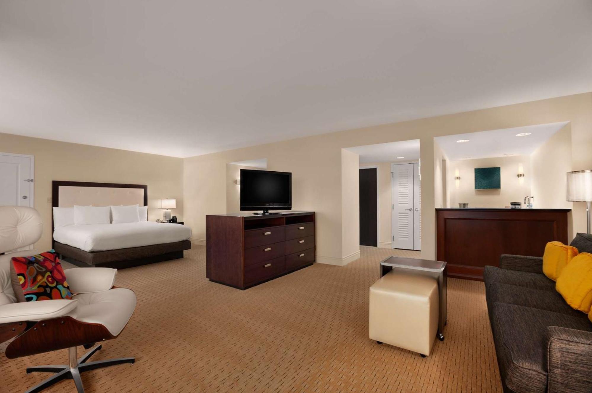 Hilton Airport Blue Lagoon 4*