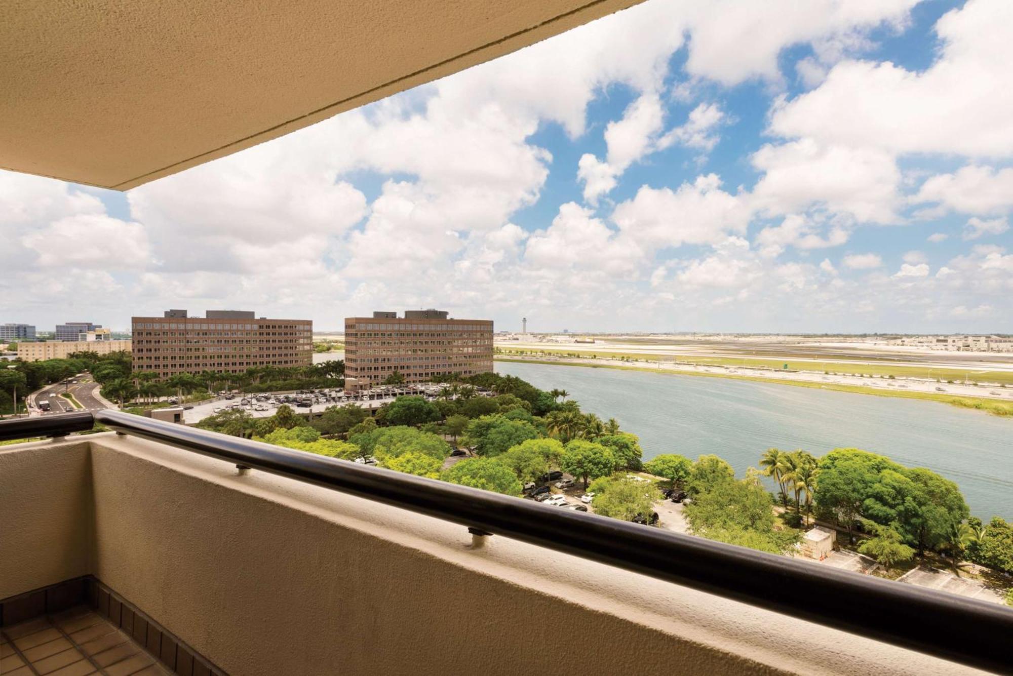 Hilton Airport Blue Lagoon Hotel 4*