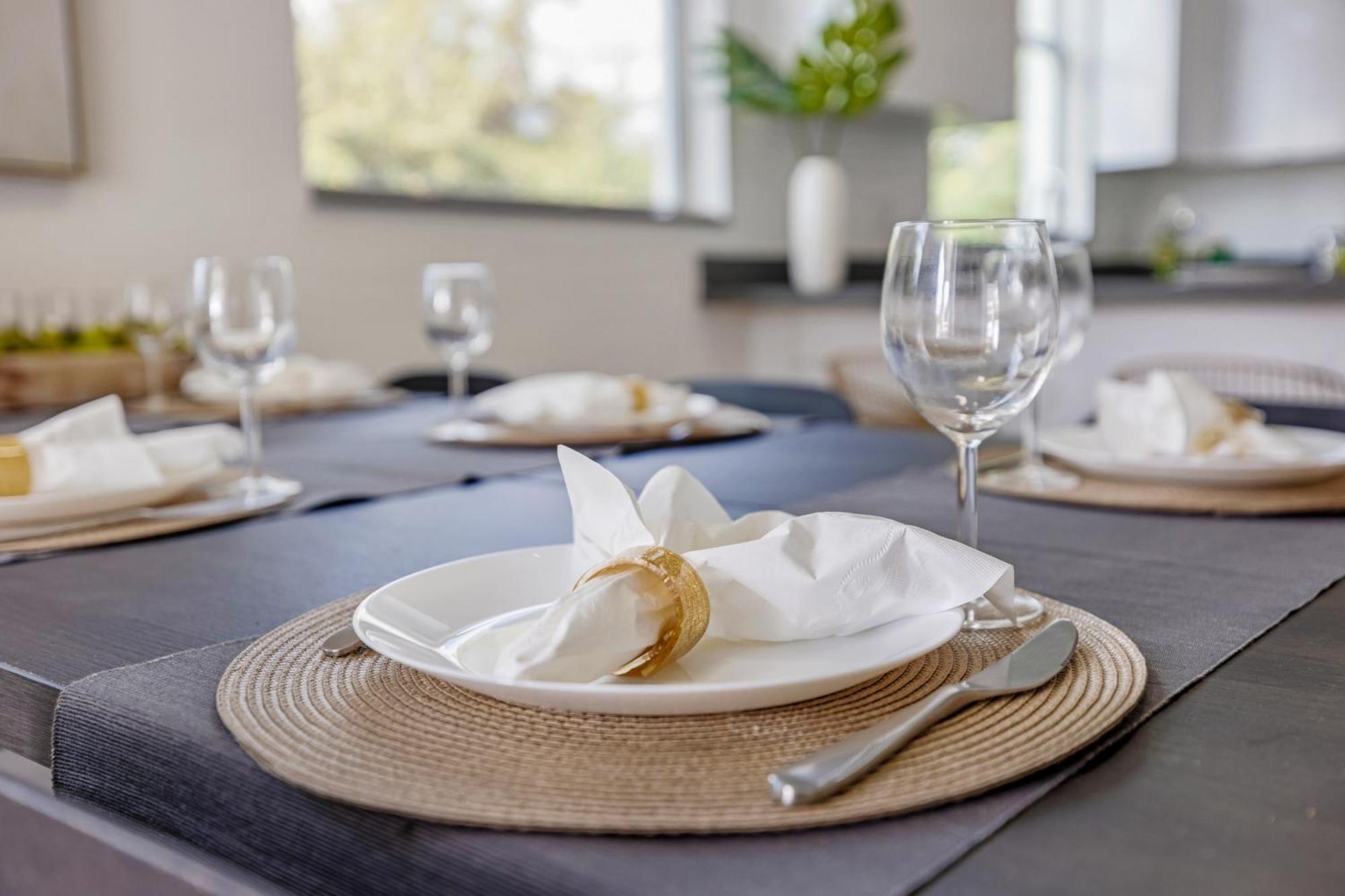 Up To 12 Guests! Modern Near Wynwood *