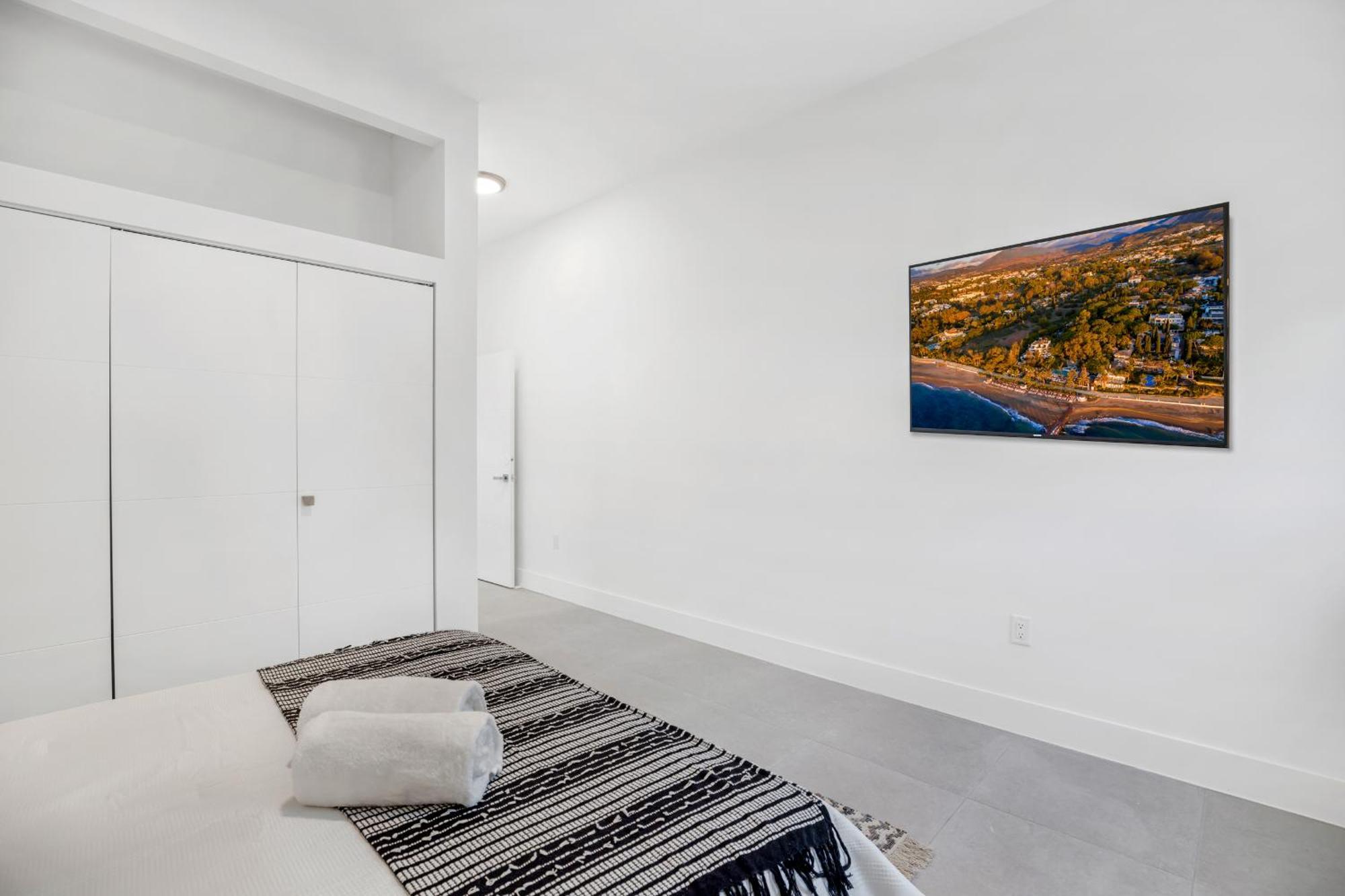 Up To 12 Guests! Modern Near Wynwood Miami