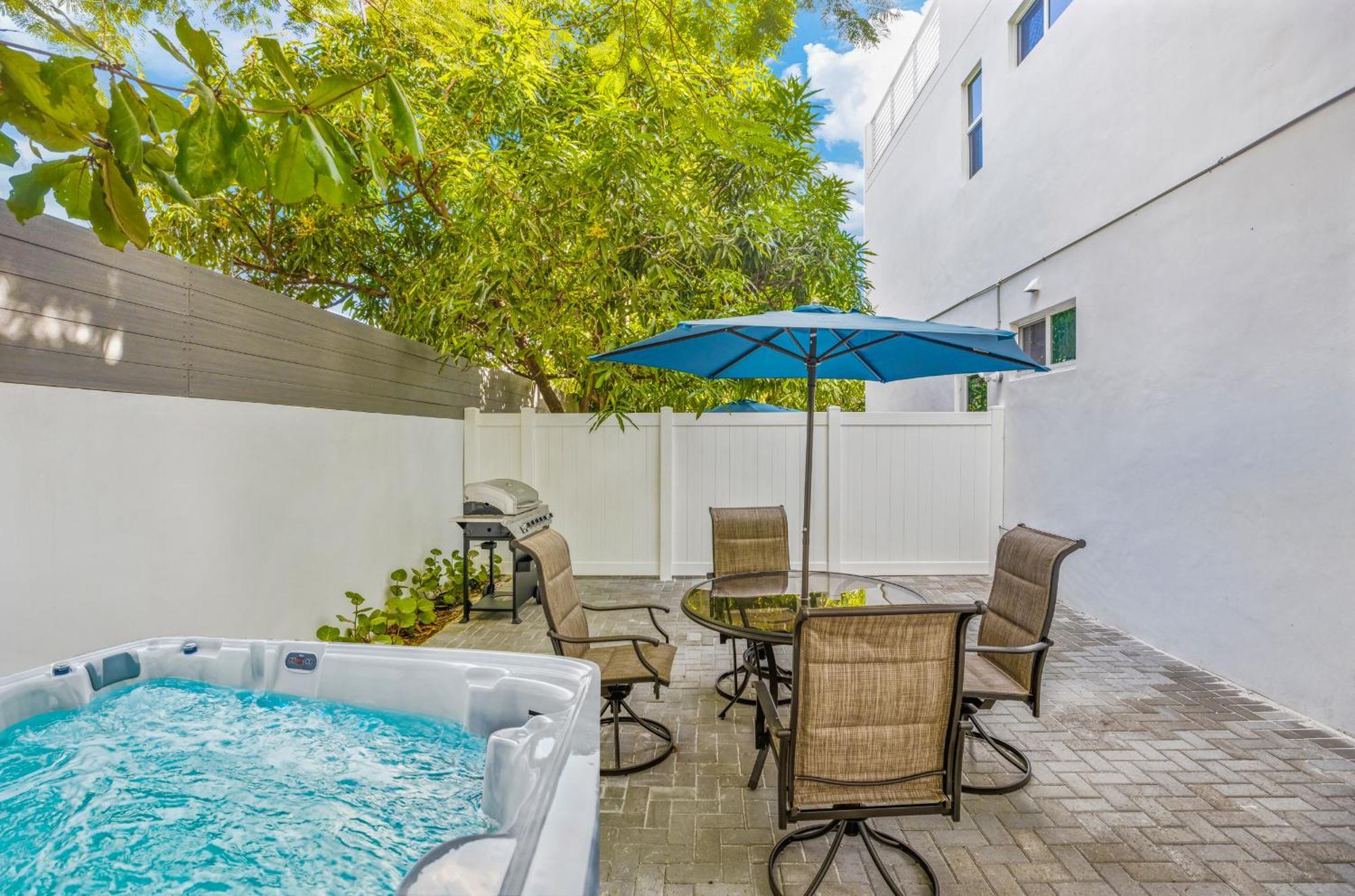 Up To 12 Guests! Modern Near Wynwood Holiday home