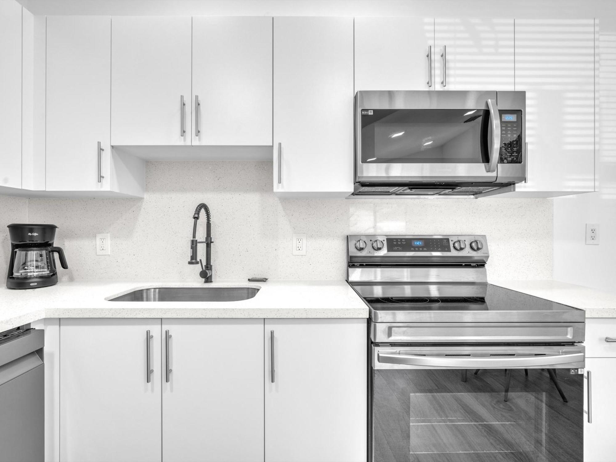 Upscale 3 Bedroom House In Centric Location - In Shores Holiday home