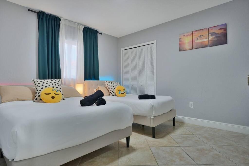 Coastal Escape: Luxury Retreat With Game & Access Casa de férias *