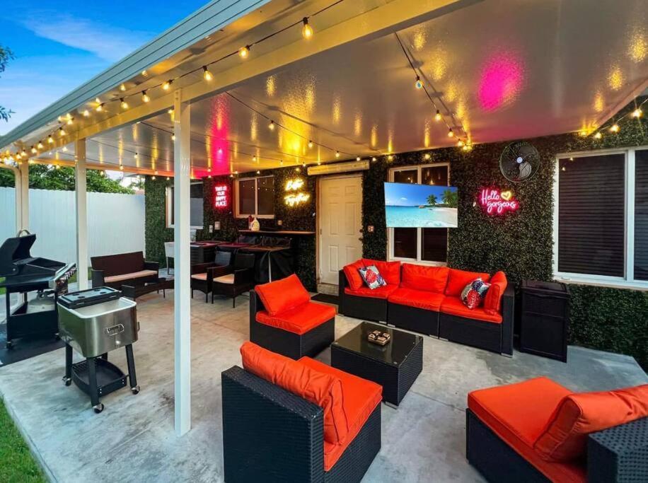 Coastal Escape: Luxury Retreat With Game & Access Miami