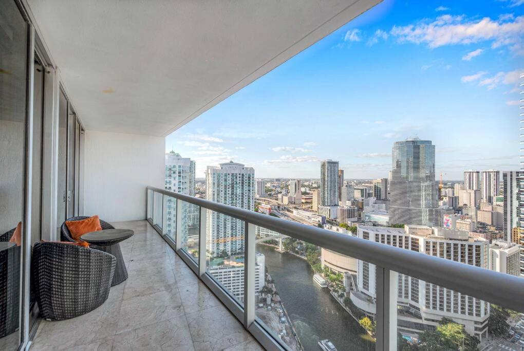 Icon 39th Floor 1 Bedroom Apartment- Bay & View- Free Apartment Miami