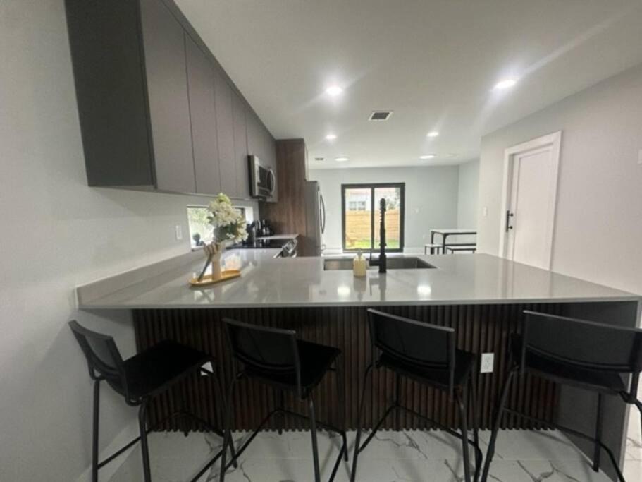 Luxe 3bed 3 Bath Minutes From Wynwood & Design Art District Villa