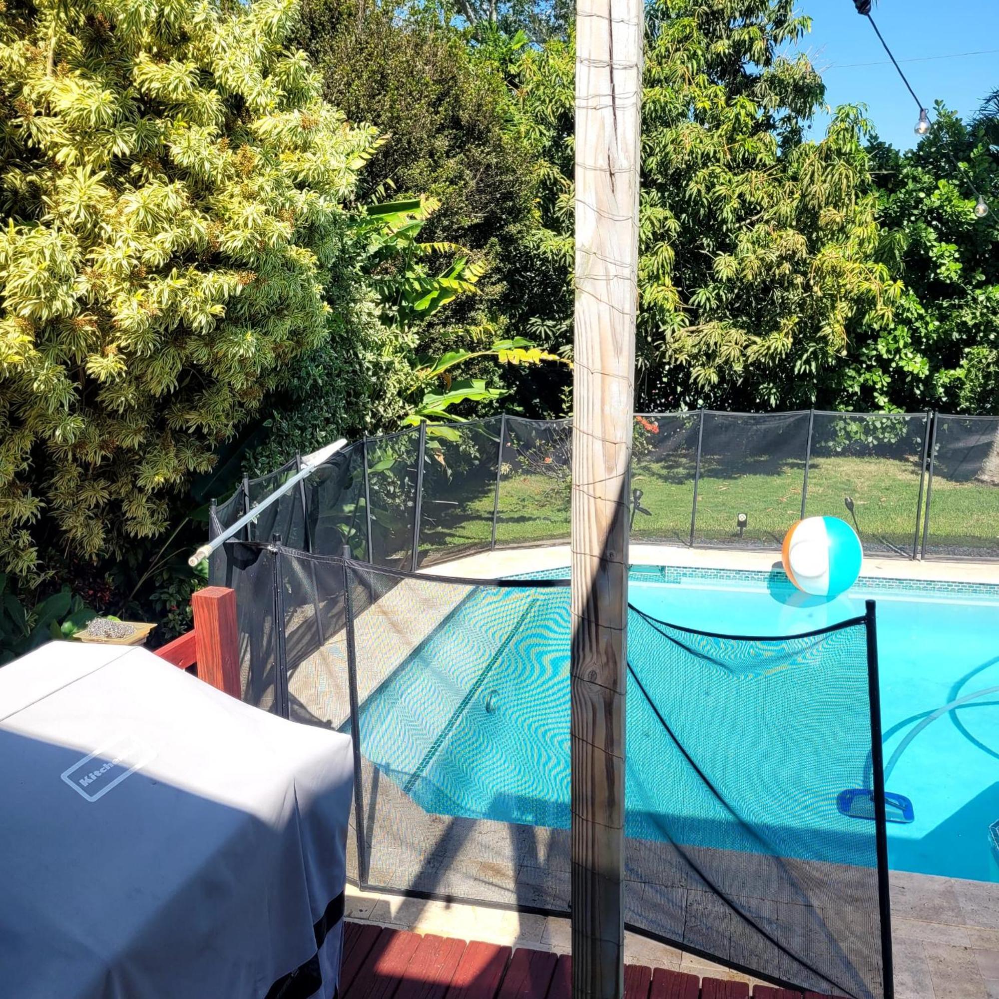 Festive Pool With Lots Of Colors And Swag. Holiday home Miami