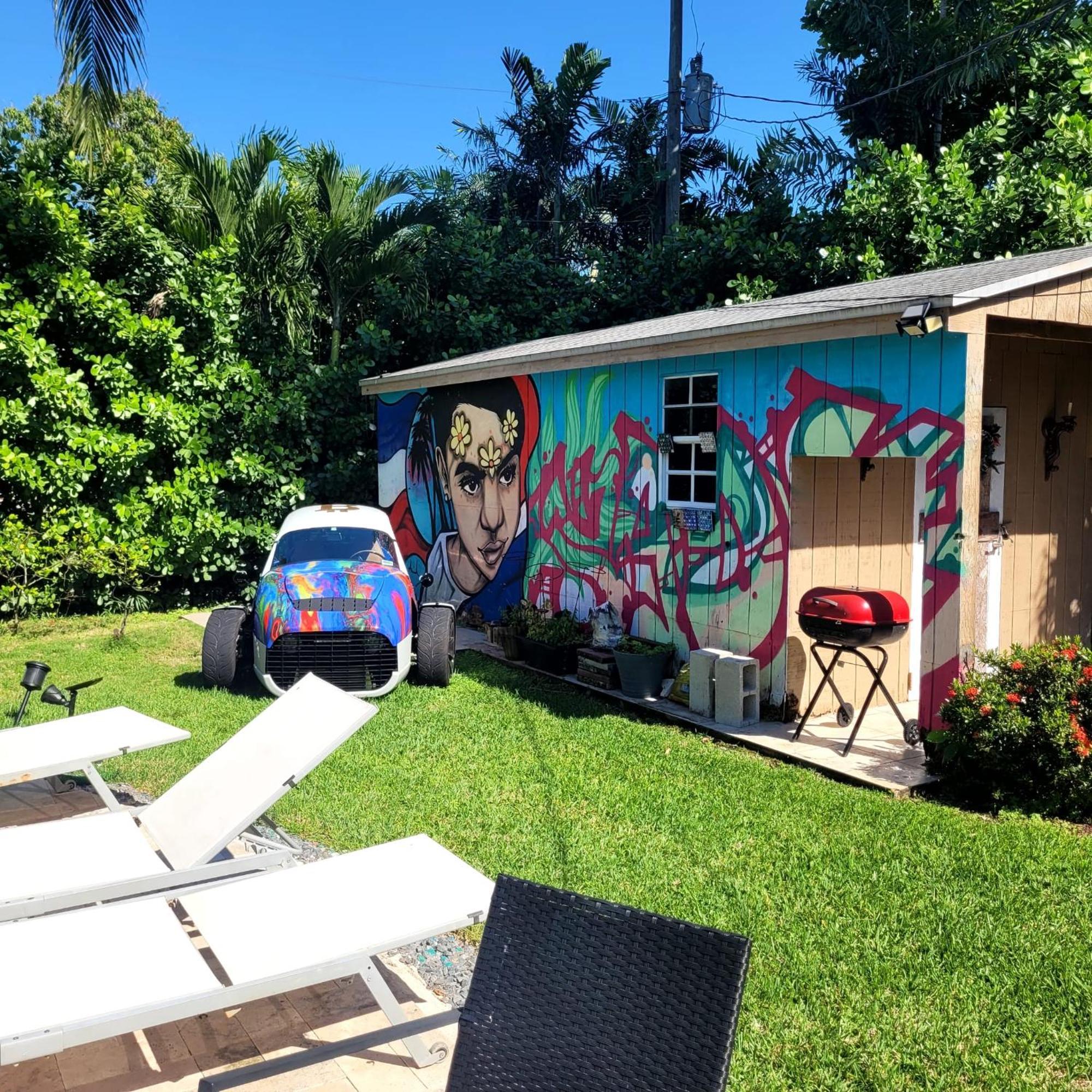 Festive Pool With Lots Of Colors And Swag. Holiday home Miami