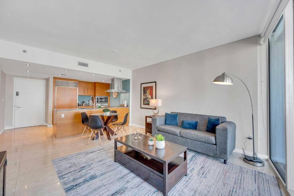 Icon 39th Floor 1 Bedroom Apartment- Bay & View- Free