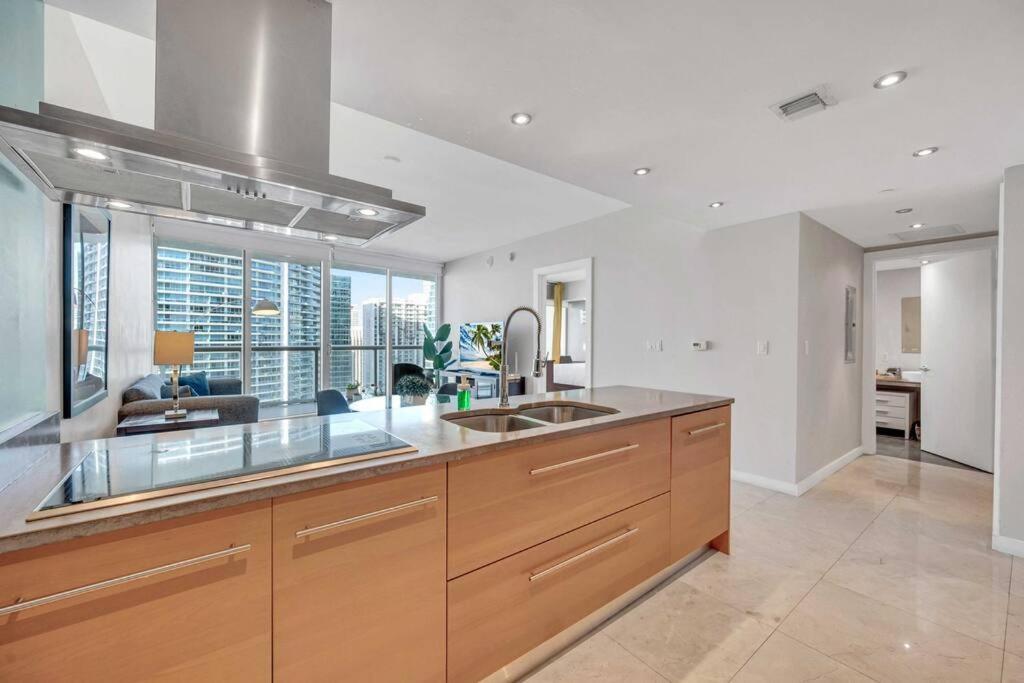 Icon 39th Floor 1 Bedroom Apartment- Bay & View- Free * Miami