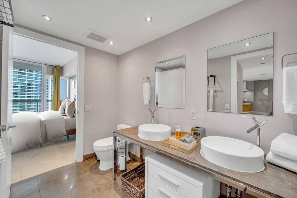 Icon 39th Floor 1 Bedroom Apartment- Bay & View- Free Apartment Miami