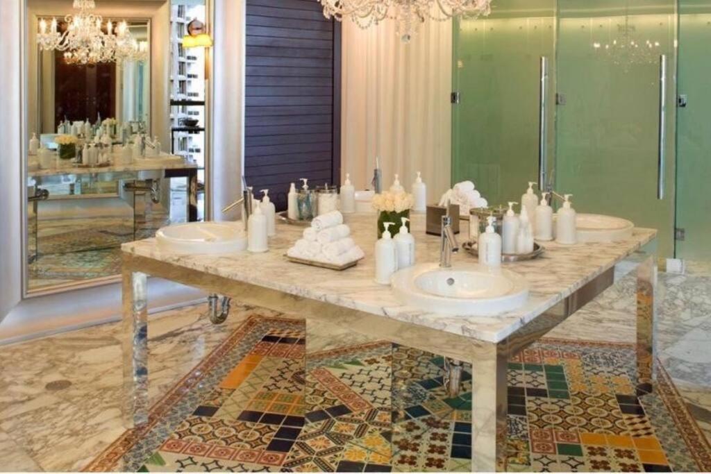 Icon 39th Floor 1 Bedroom Apartment- Bay & View- Free Apartment