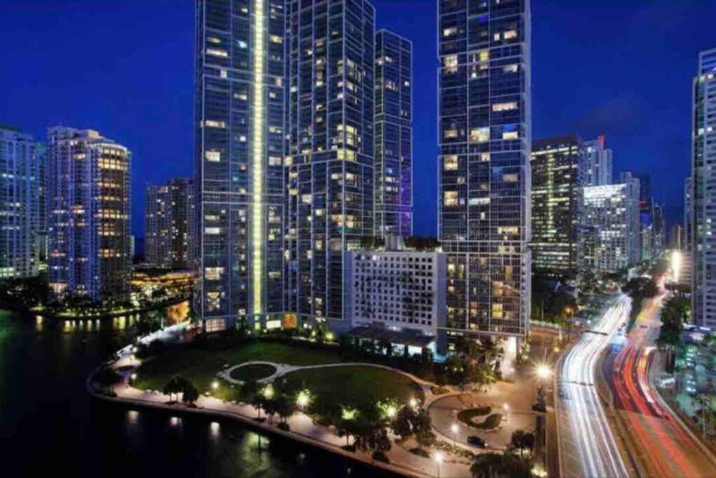 Icon 39th Floor 1 Bedroom Apartment- Bay & View- Free Apartment *