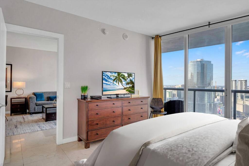 Icon 39th Floor 1 Bedroom Apartment- Bay & View- Free Apartment