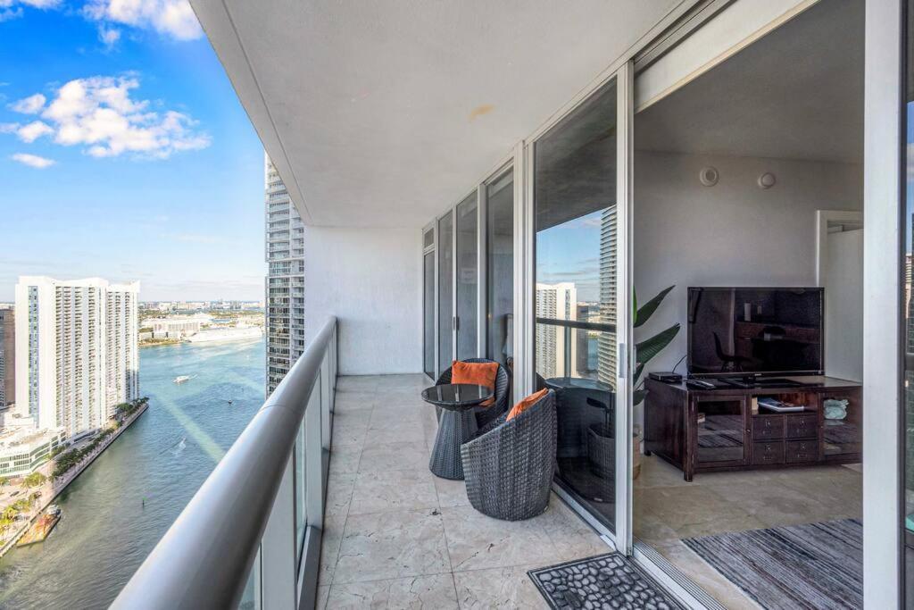 Icon 39th Floor 1 Bedroom Apartment- Bay & View- Free Apartment *
