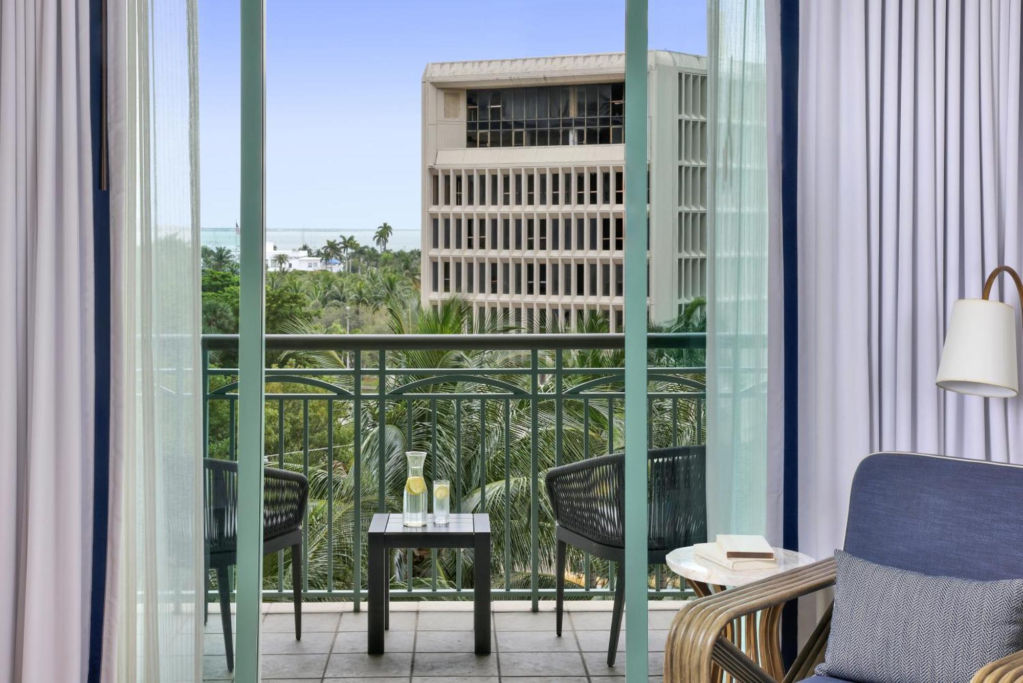 The Ritz-carlton Coconut Grove, Hotel