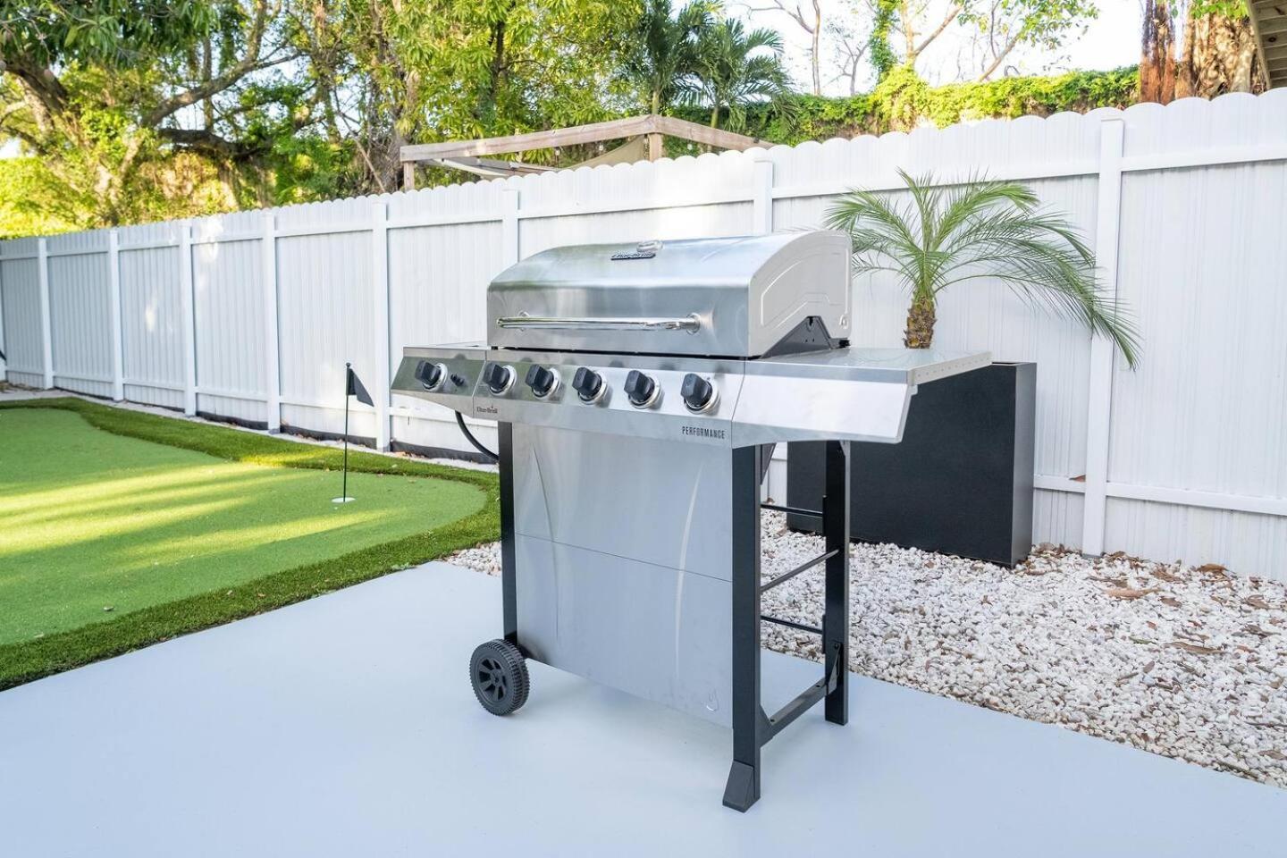 Apartment 5br Hottubpooltableminigolf 7 Min To Wynwood *