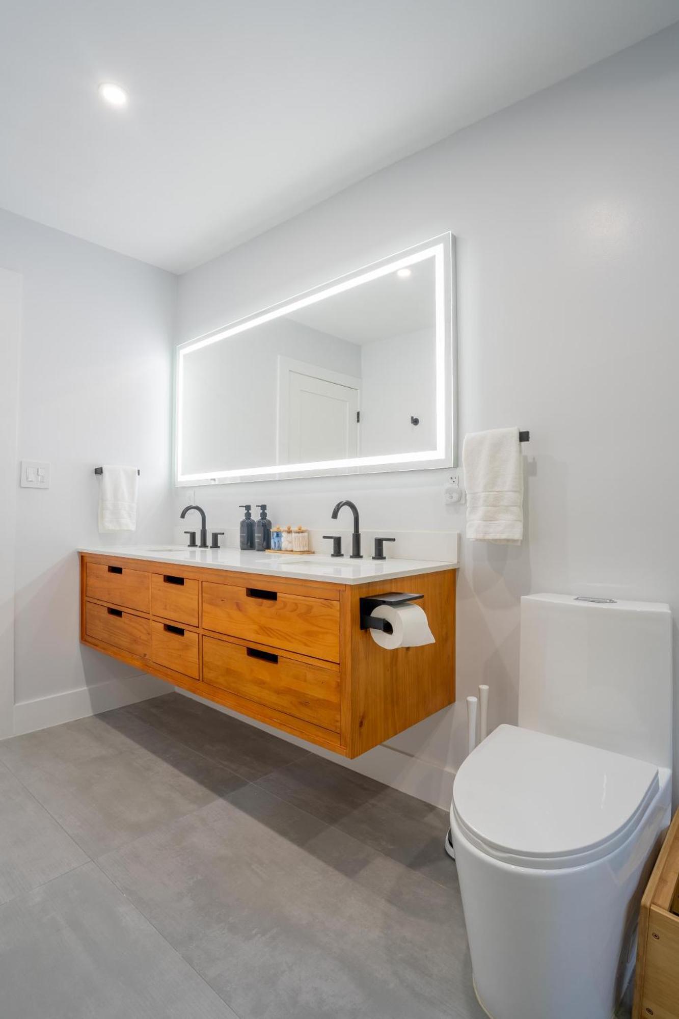 Apartment 5br Hottubpooltableminigolf 7 Min To Wynwood *