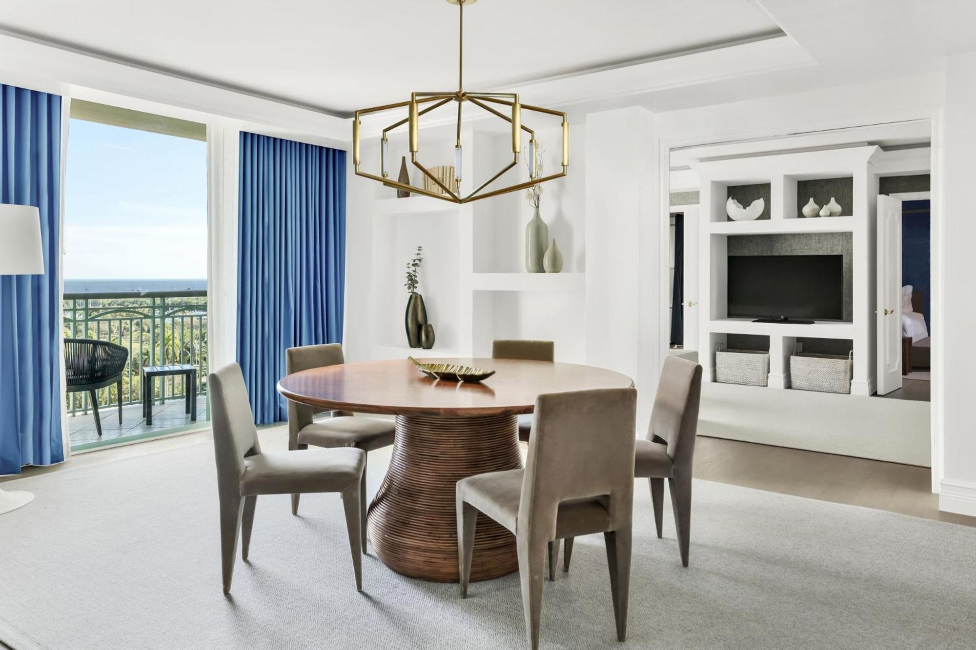 The Ritz-carlton Coconut Grove, Hotel 5*