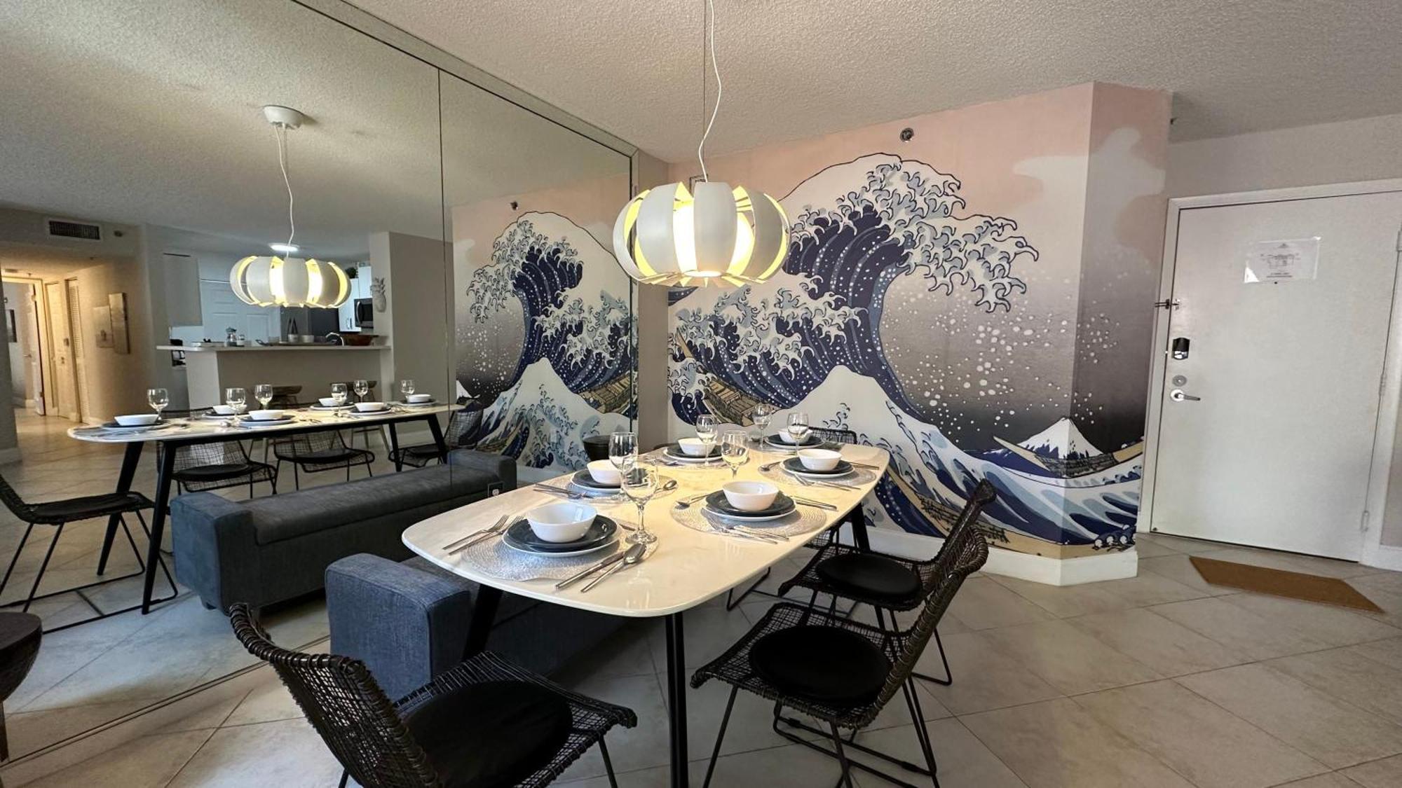 Apartment Deluxe Yacht Club Near The