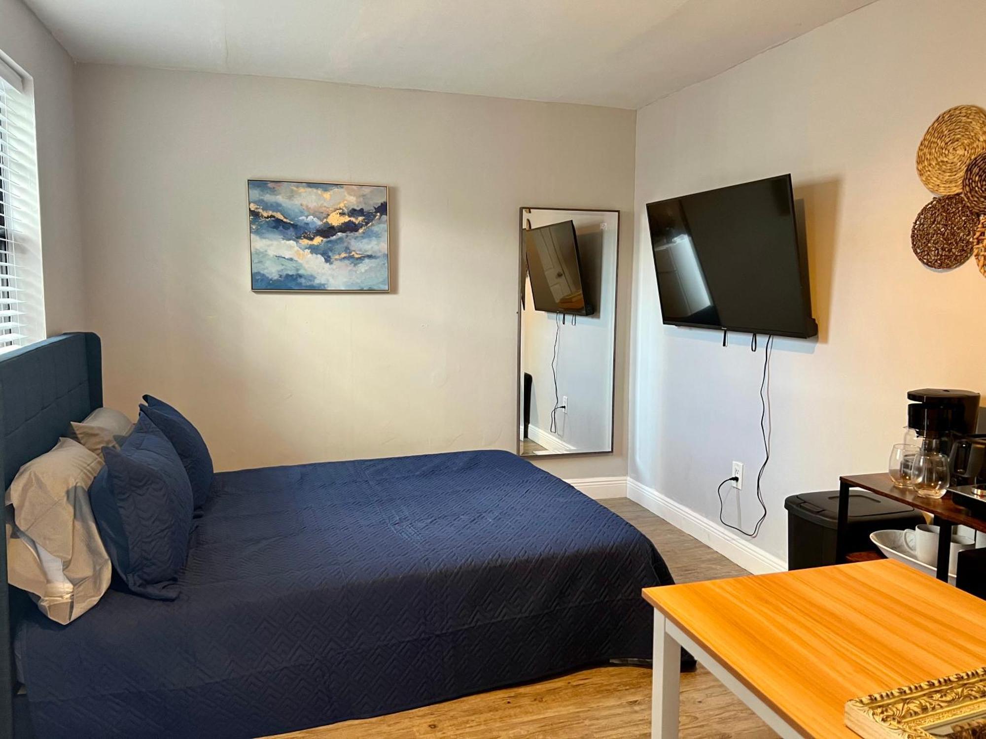 Coral Gable Studio & House Free Parking & Wifi *