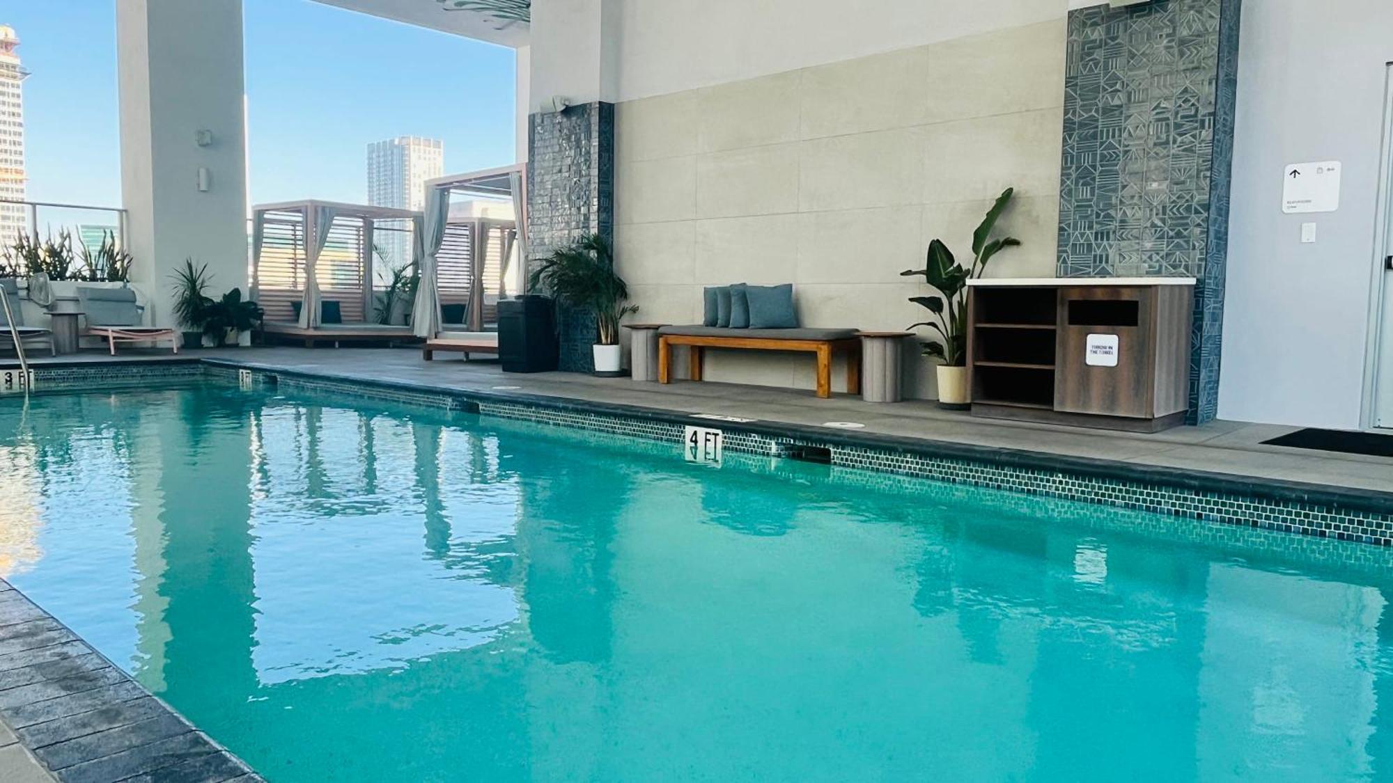 Huge Pool & Gym - Explore Miami's Heat Miami