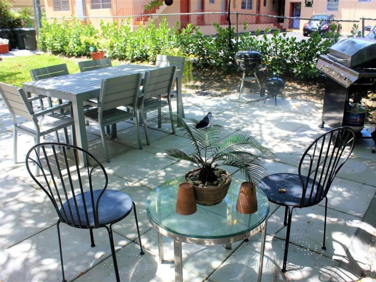Coral Gables Picasso In Art Building With Patio Miami