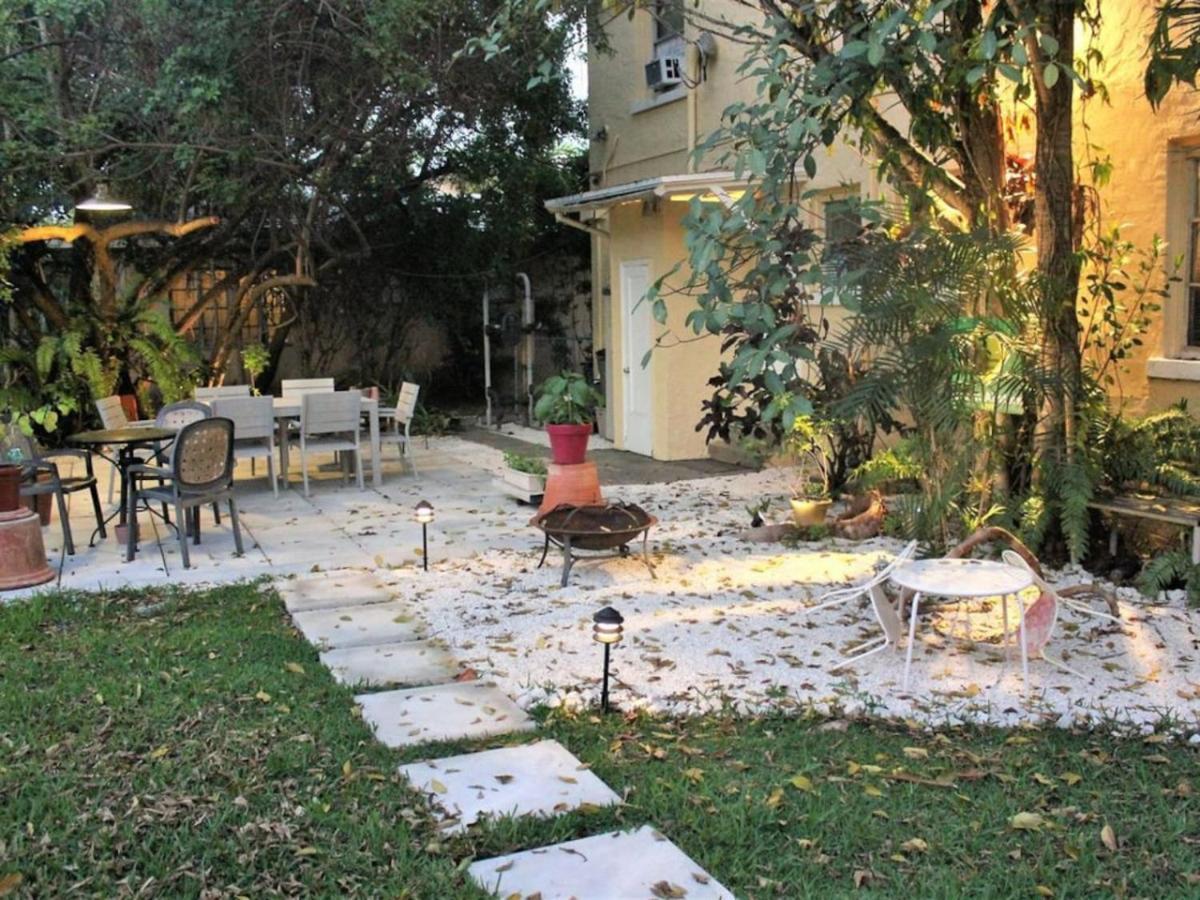 Coral Gables Picasso In Art Building With Patio *