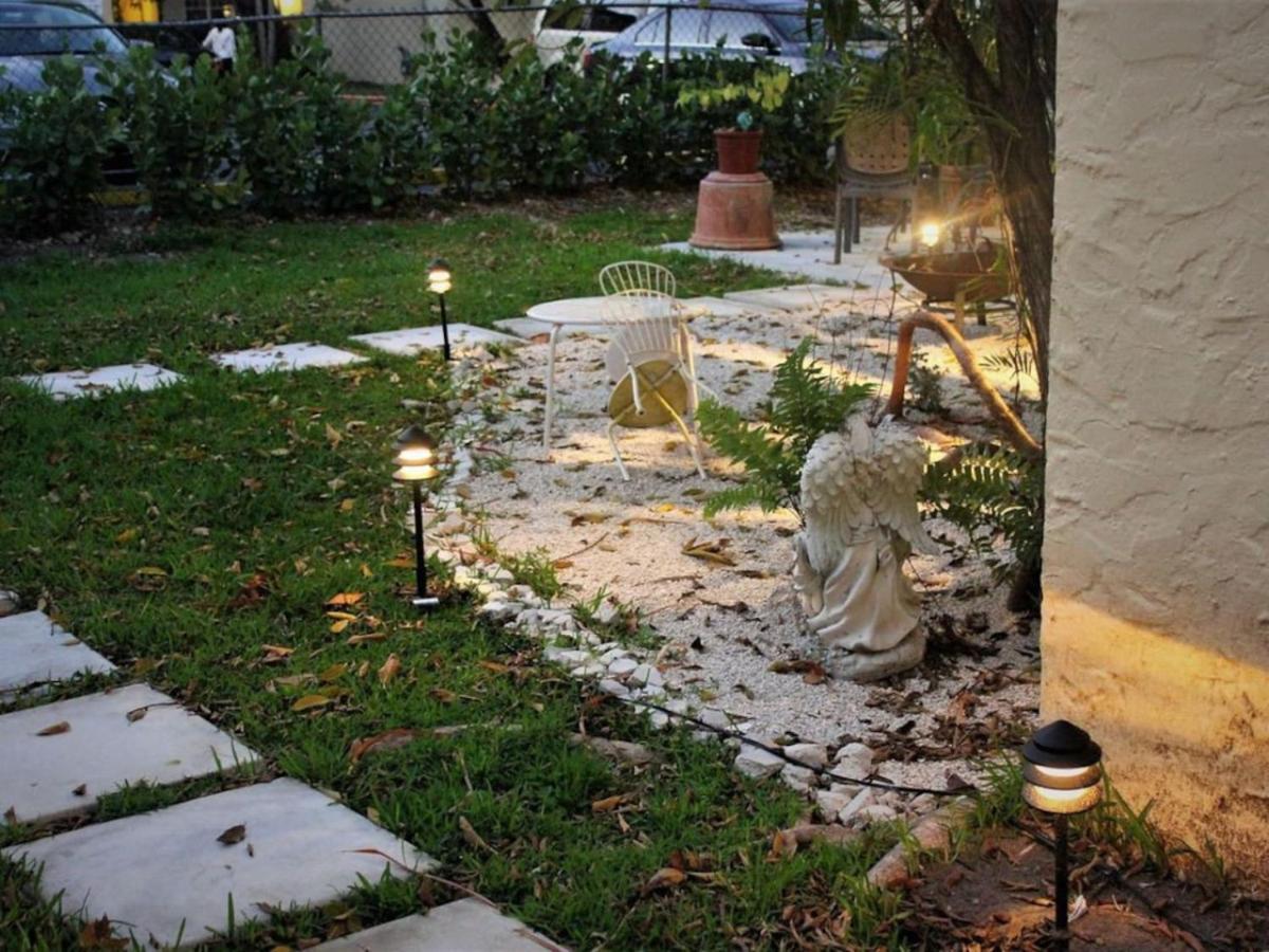 Coral Gables Picasso In Art Building With Patio