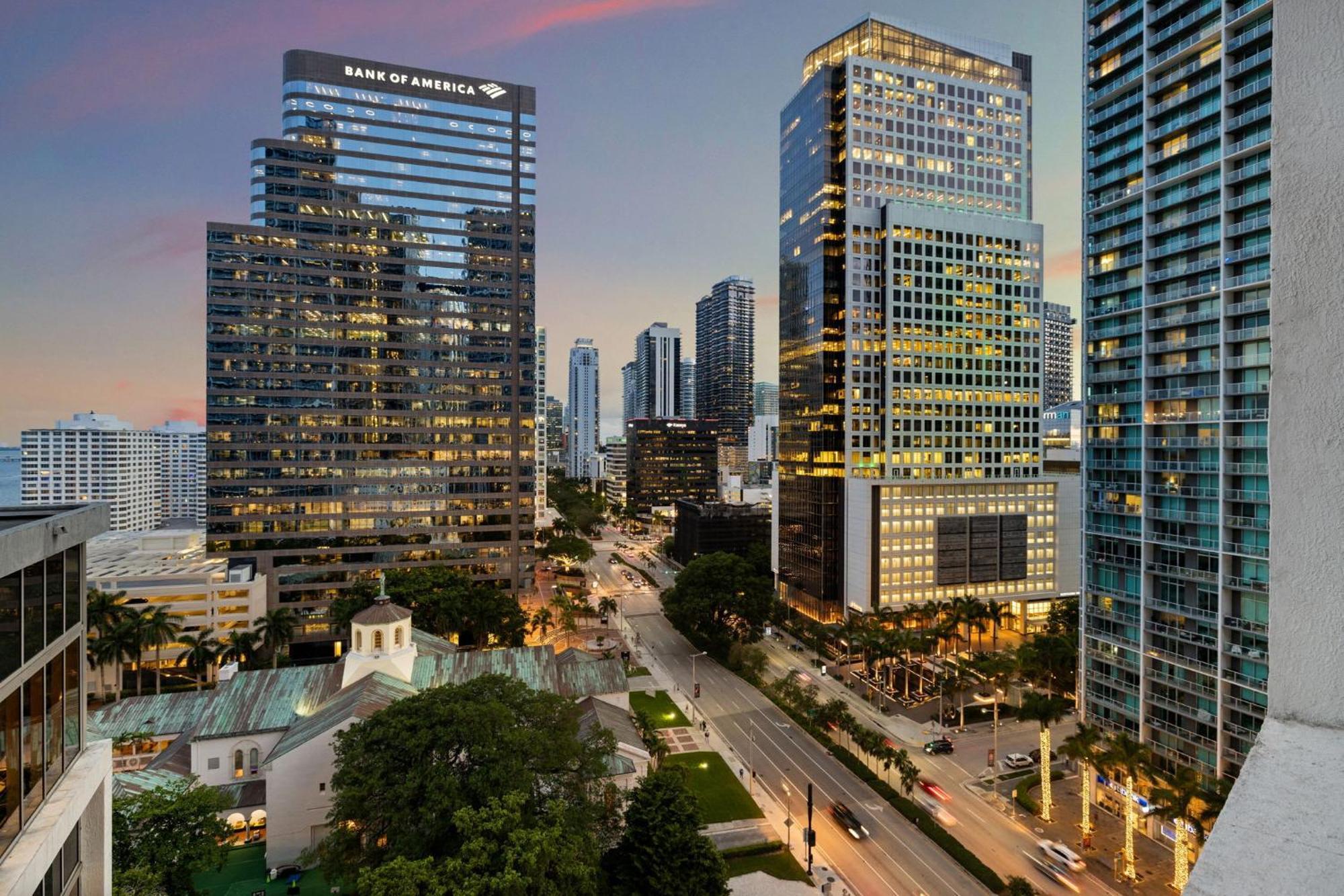 Luxury 2 Bd Free Pool + Gym + Miami