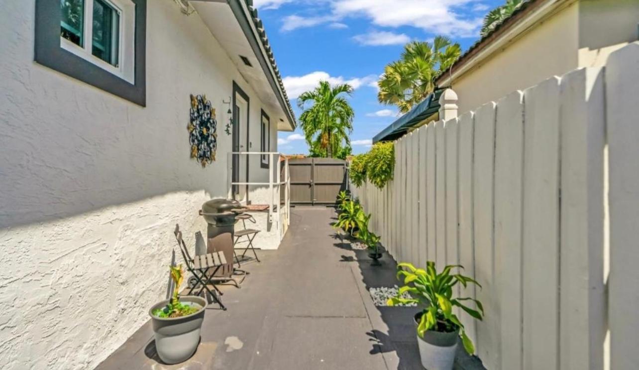 Little Gables Studio-your Escape-10min Airport Apartamento