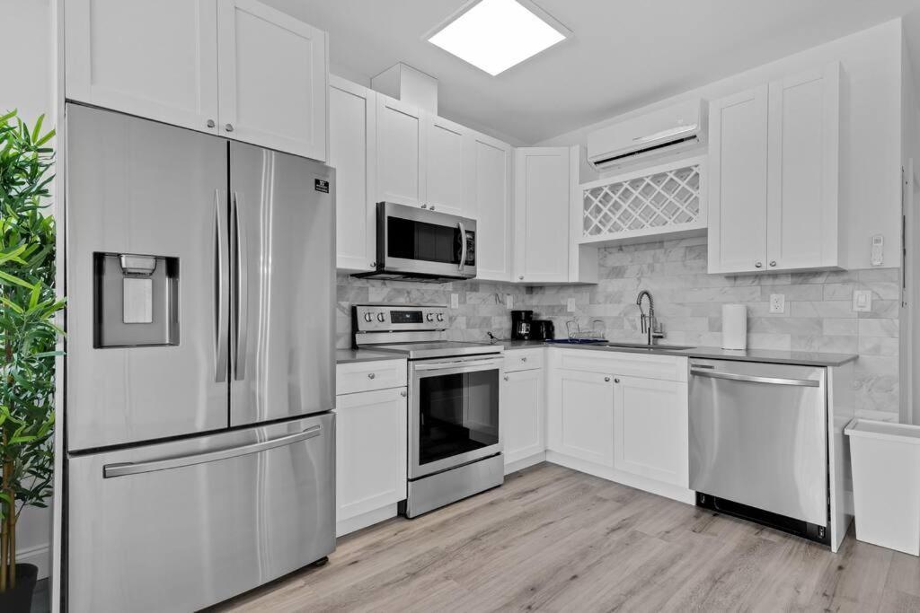 Wonderful 5 Min Walking To Design District 8 Apartment *