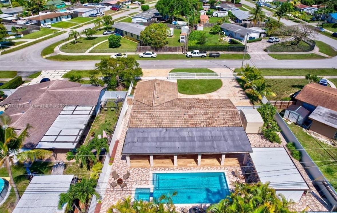 Heated Pool Hot Tub * Miami