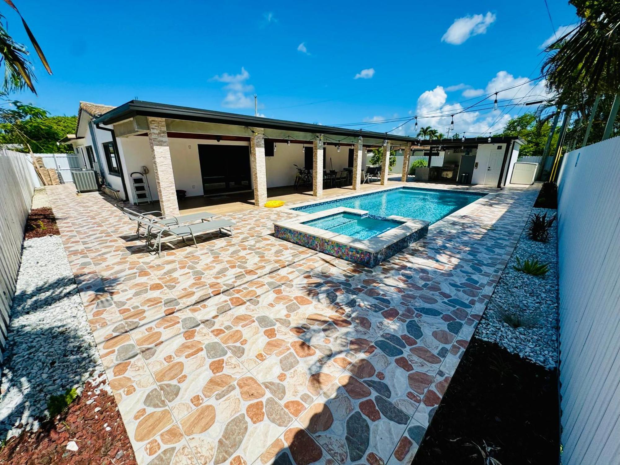 Heated Pool Hot Tub *