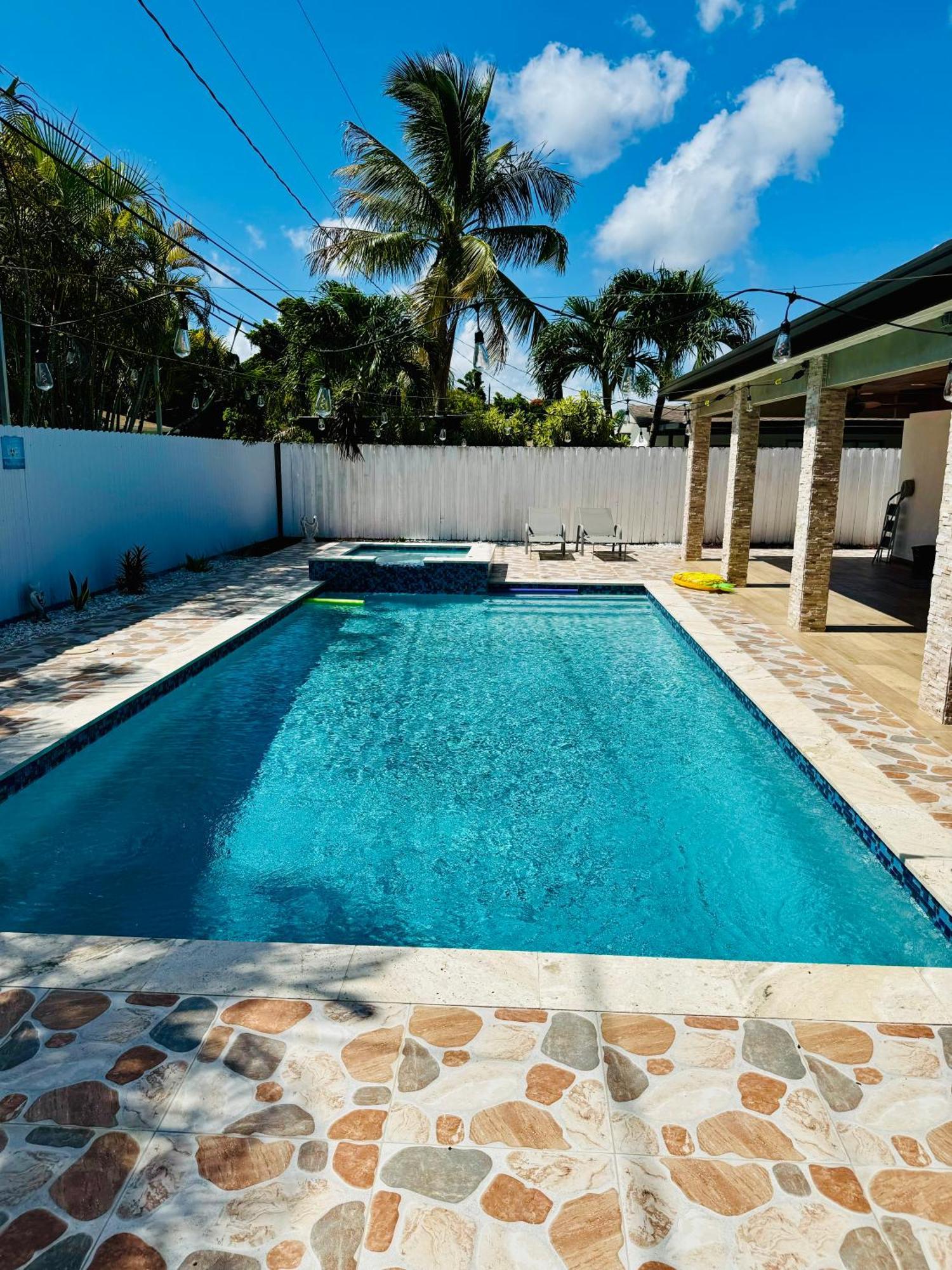 Heated Pool Hot Tub * Miami