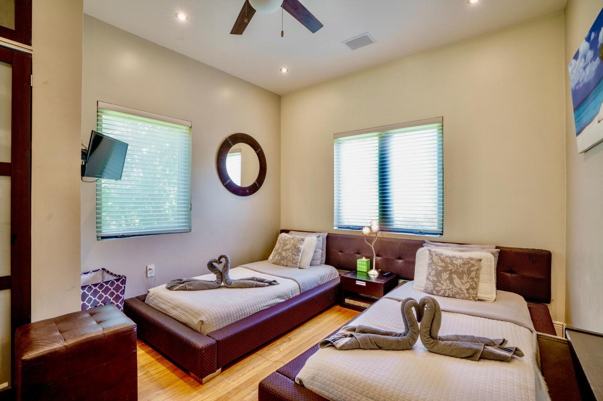 Seaside Haven: Gated 2-bedroom With Den And Parking Holiday home