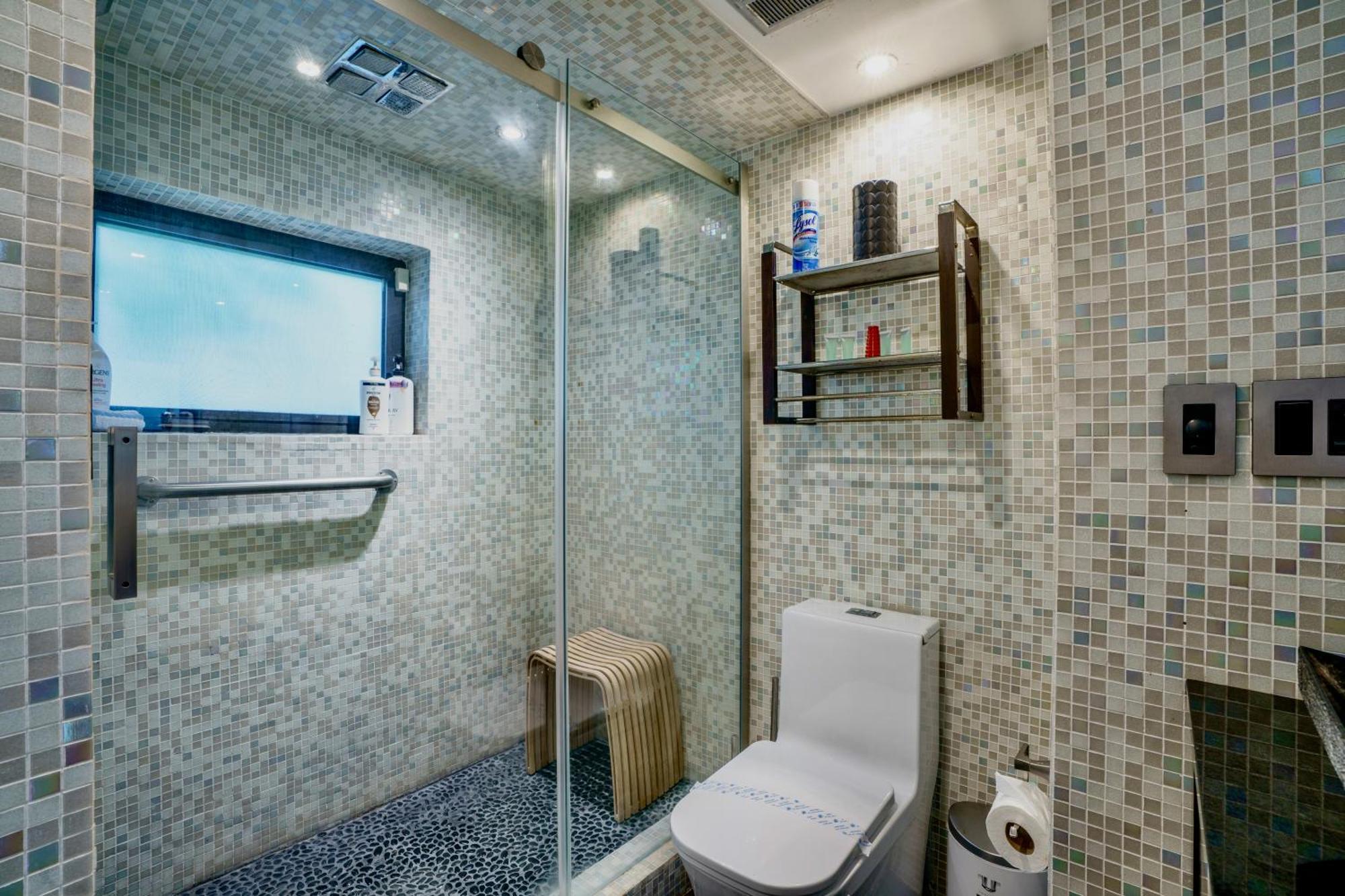 Holiday home Seaside Haven: Gated 2-bedroom With Den And Parking
