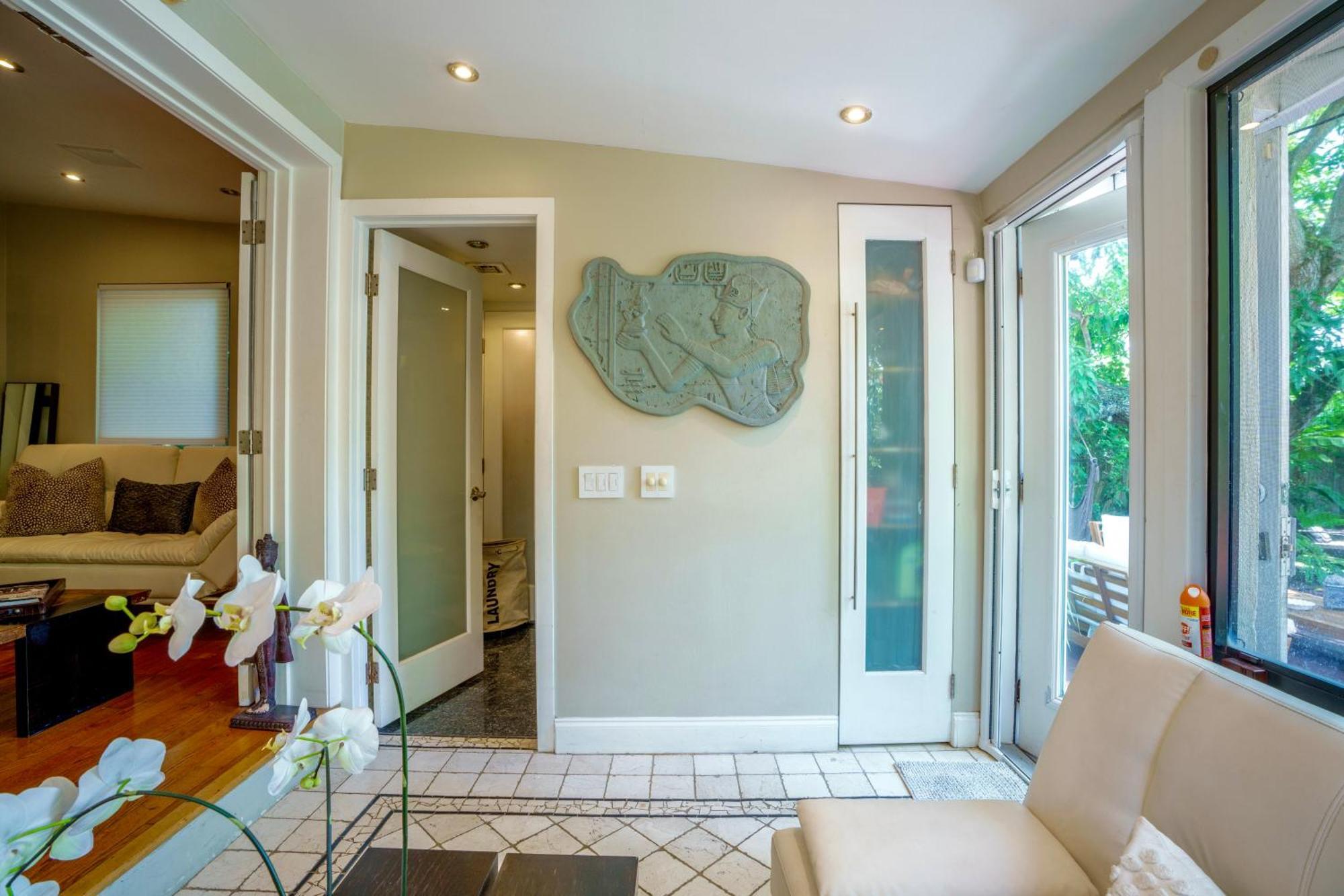 Holiday home Seaside Haven: Gated 2-bedroom With Den And Parking *