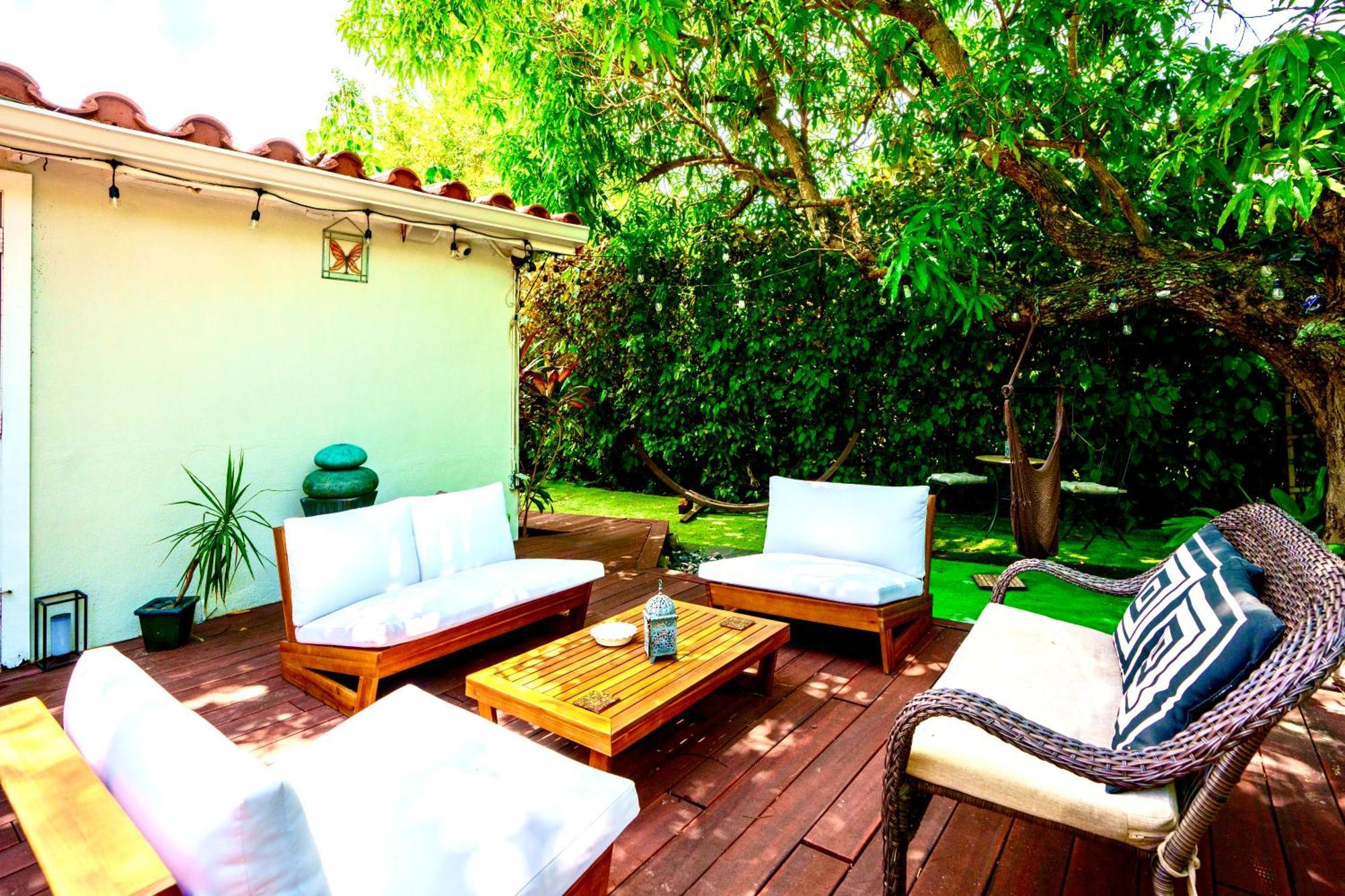 Seaside Haven: Gated 2-bedroom With Den And Parking Holiday home