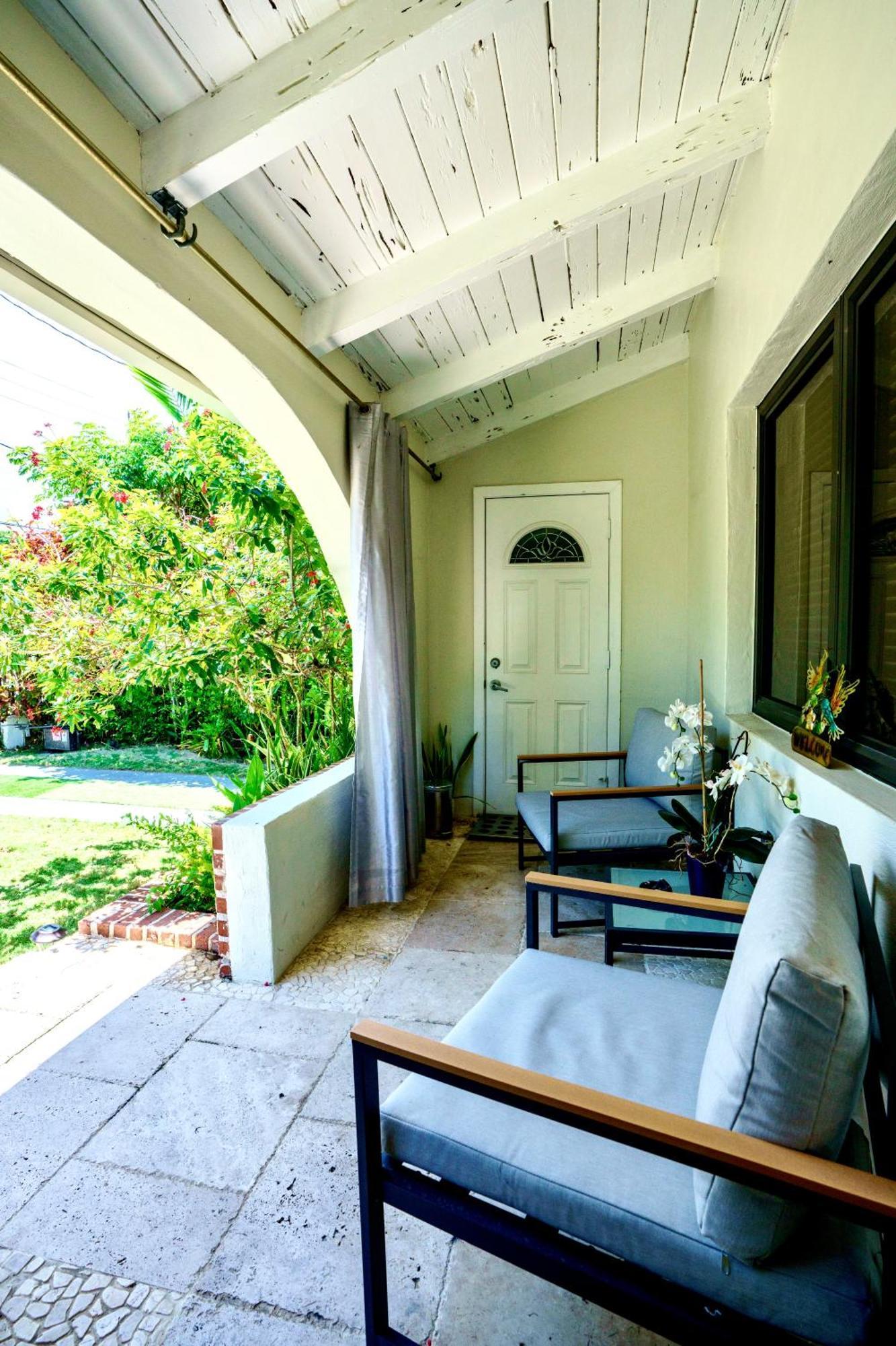Seaside Haven: Gated 2-bedroom With Den And Parking Holiday home