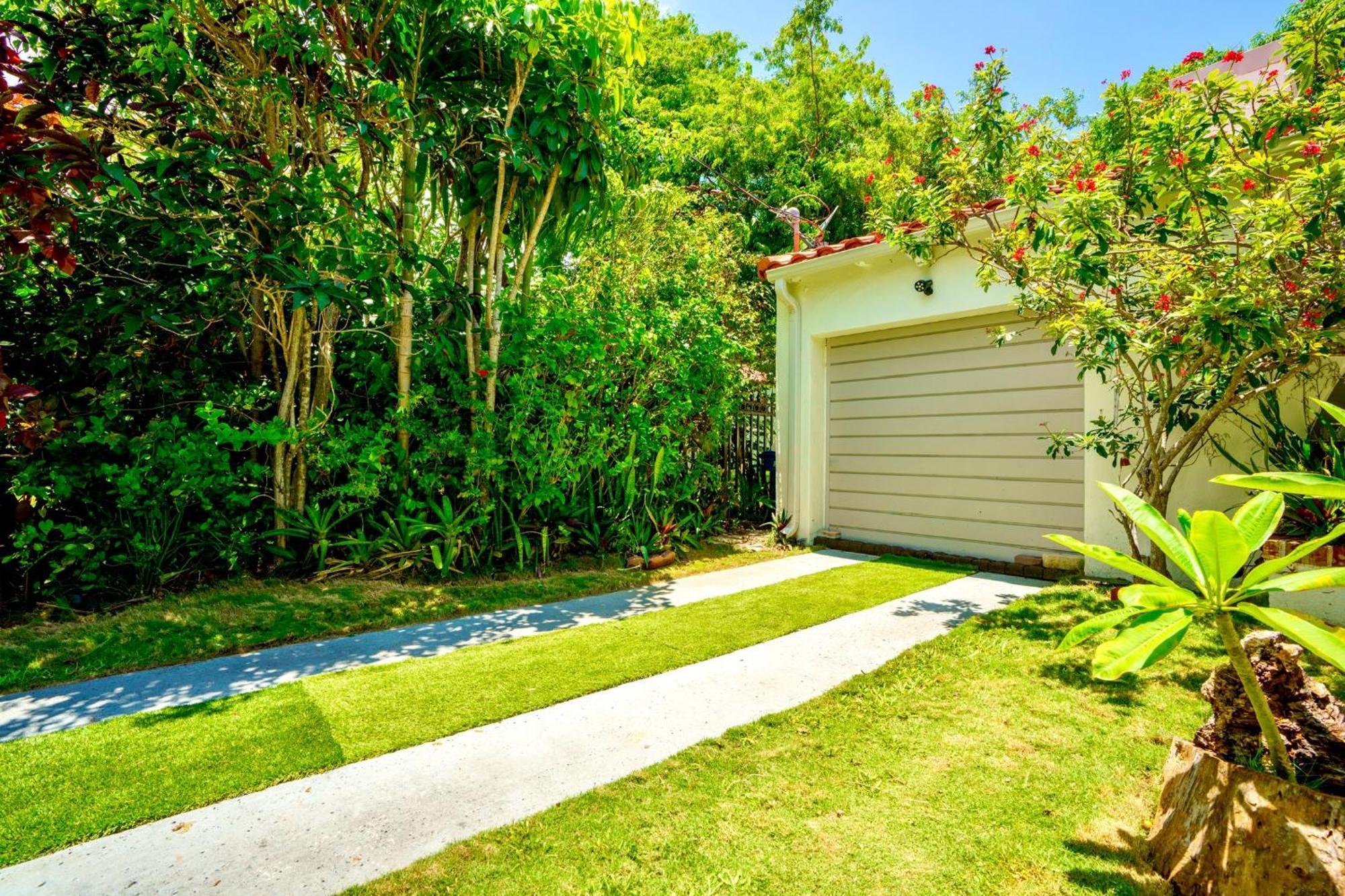 Seaside Haven: Gated 2-bedroom With Den And Parking Holiday home *