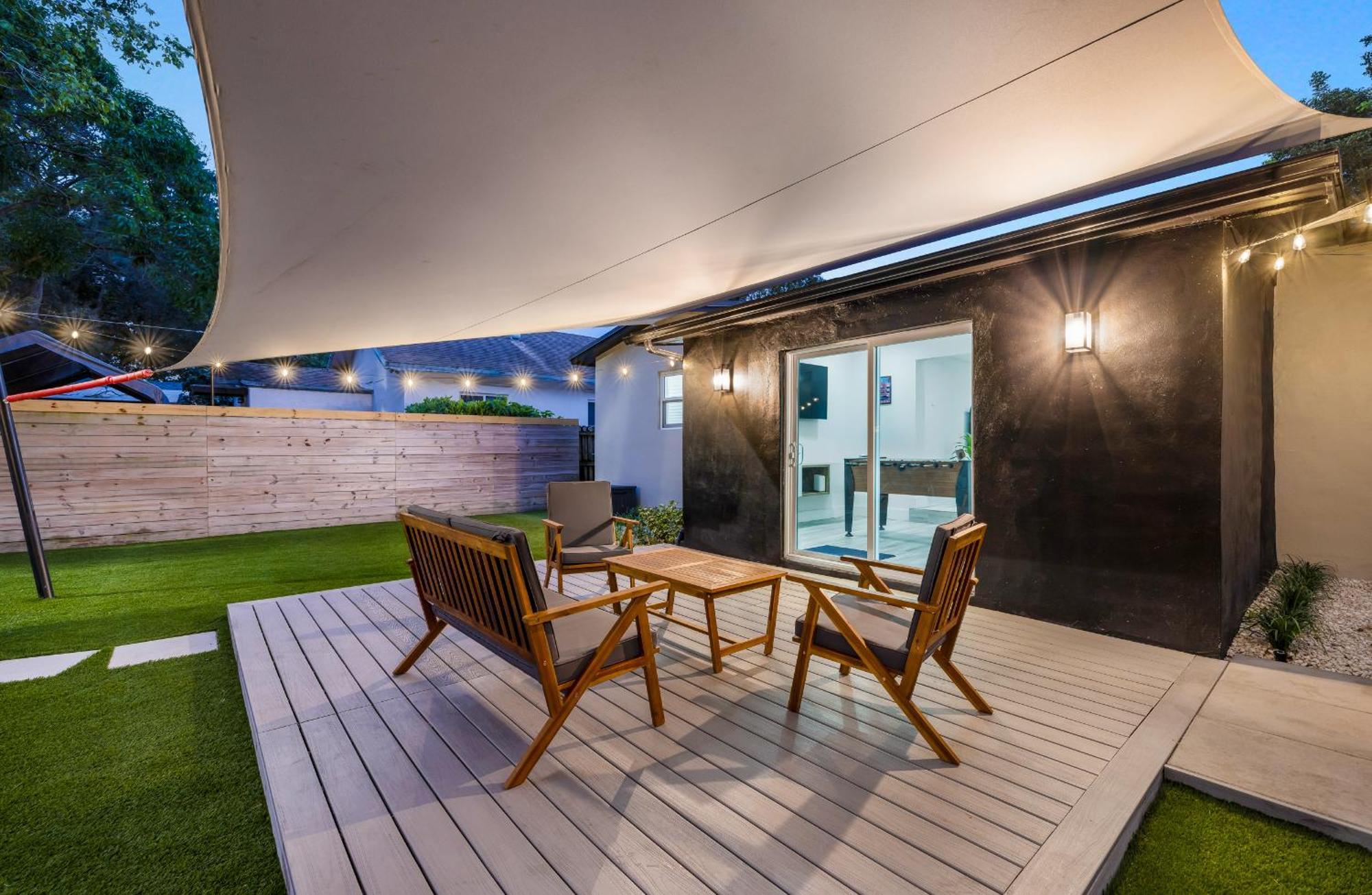 Modern In Design District ! Holiday home *