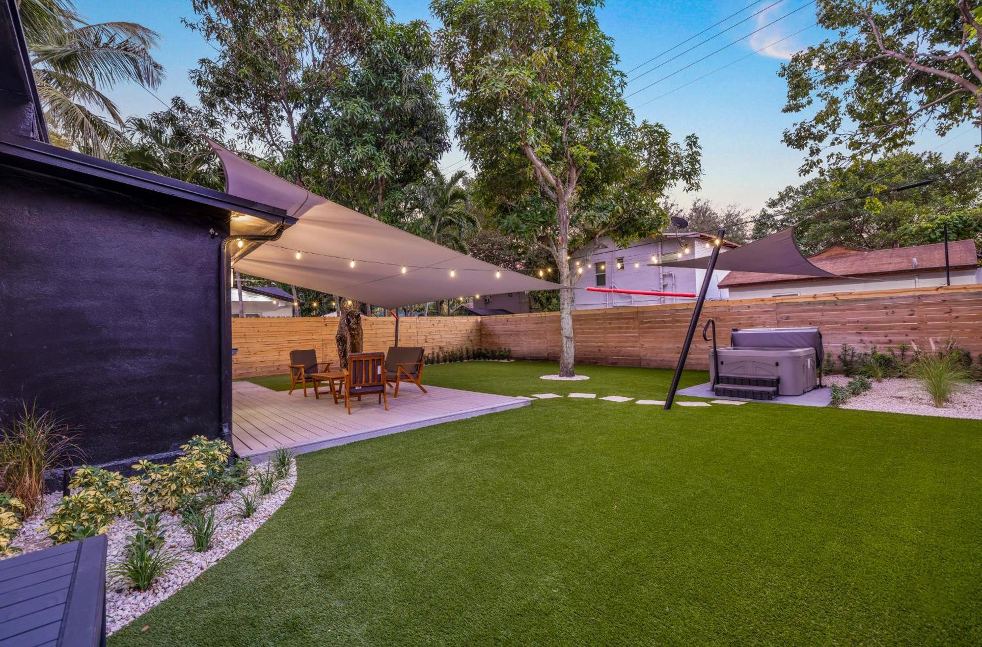 Modern In Design District ! Holiday home *