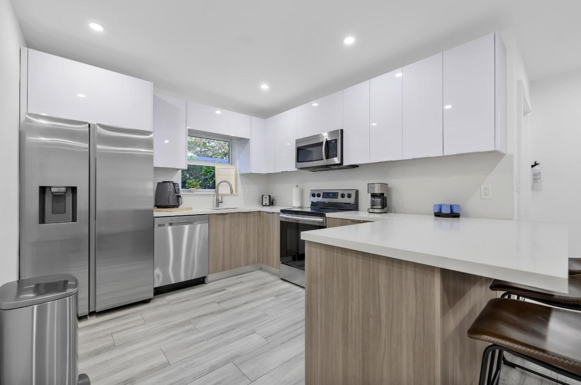 Modern In Design District ! Holiday home