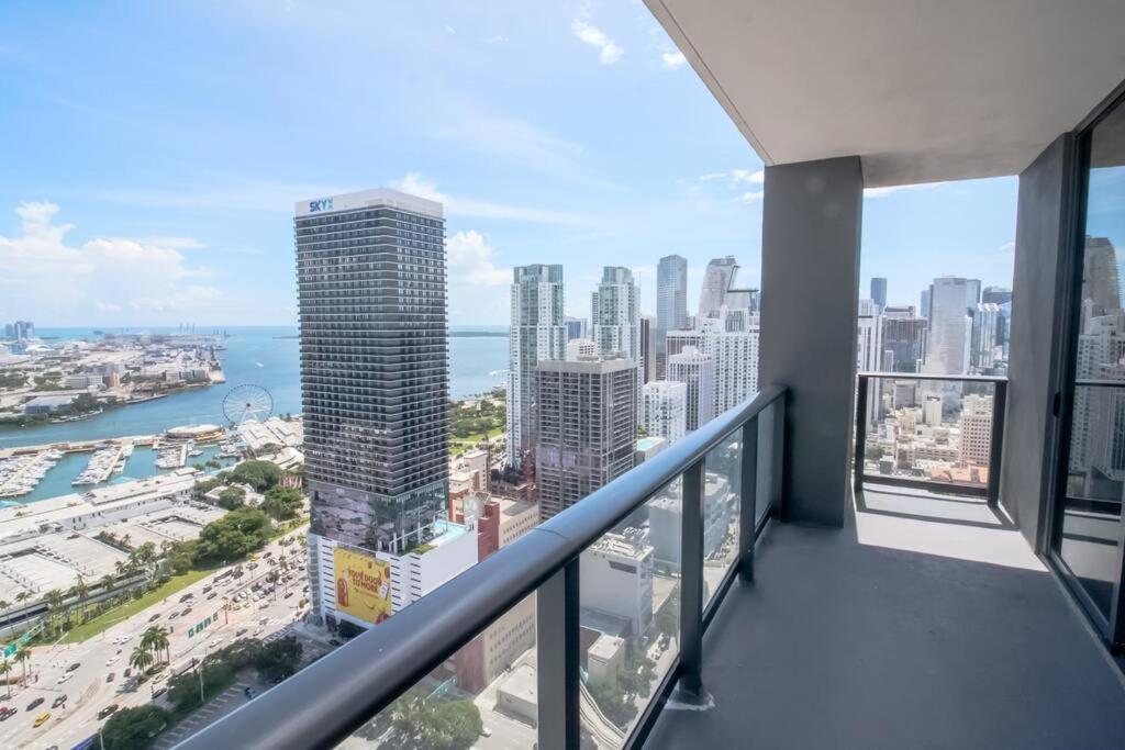 Apartment Luxury High Rise Haven