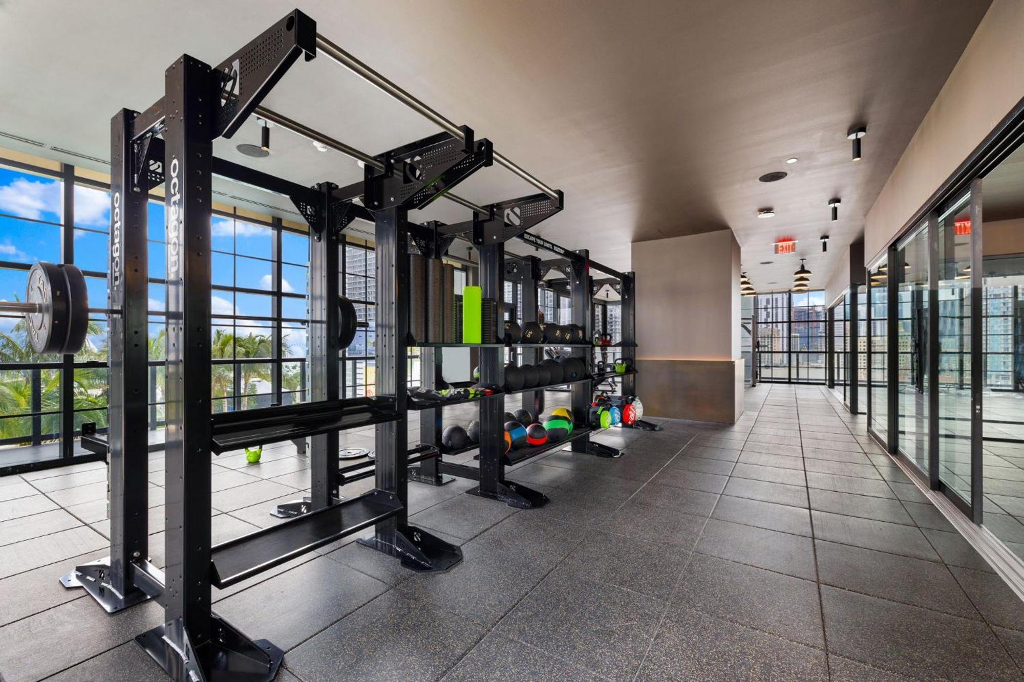 Elegant With Amenities Access! Apartamento Miami