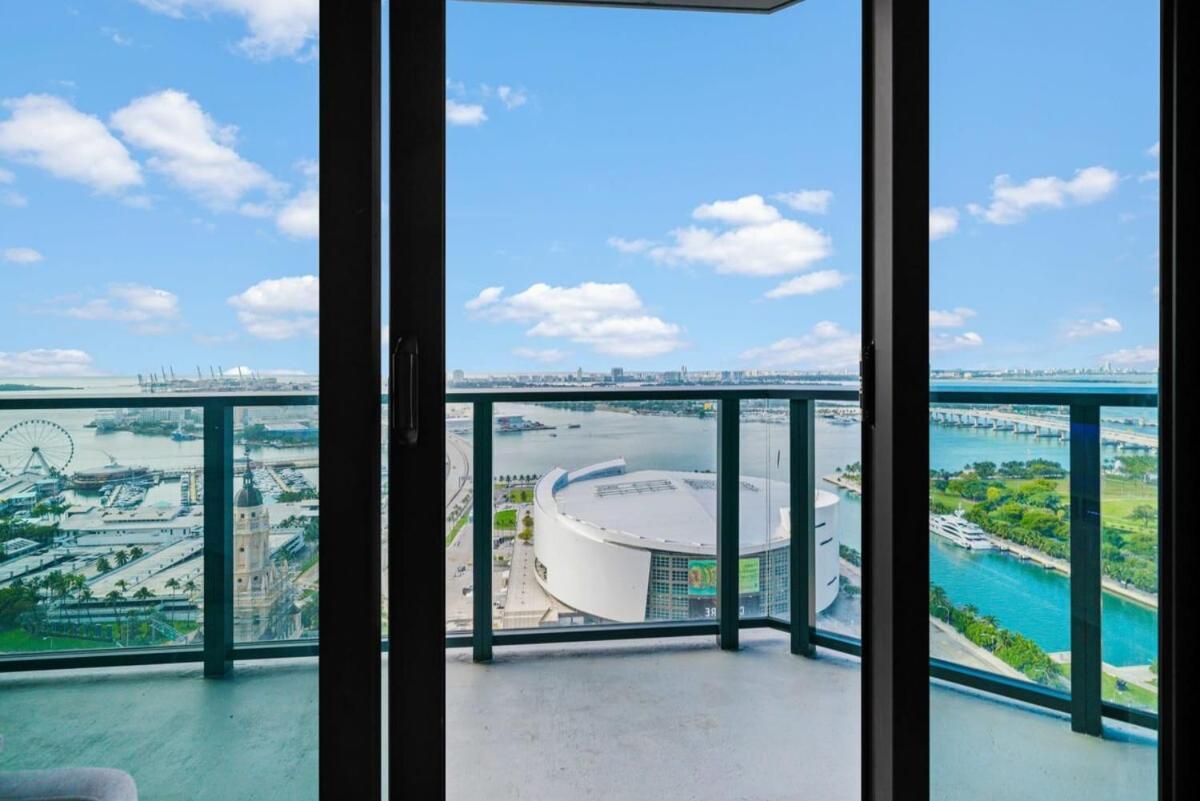 Ocean View 2 Bedroom Downtown 5 Minutes From Apartment *