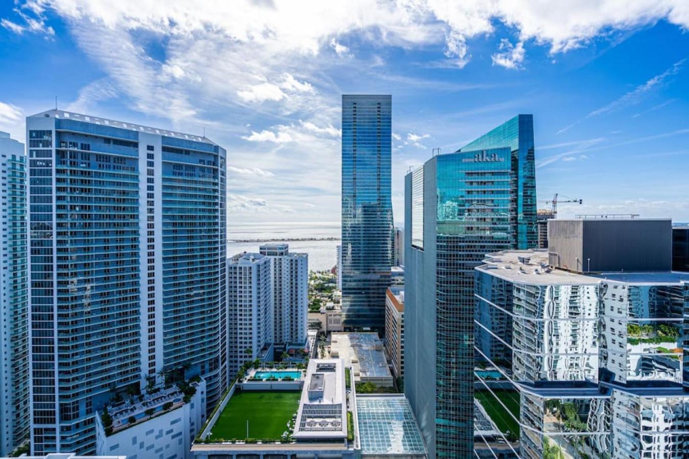 Luxe Brickell Gem With Huge Balcony N Ocean Views Holiday home Miami
