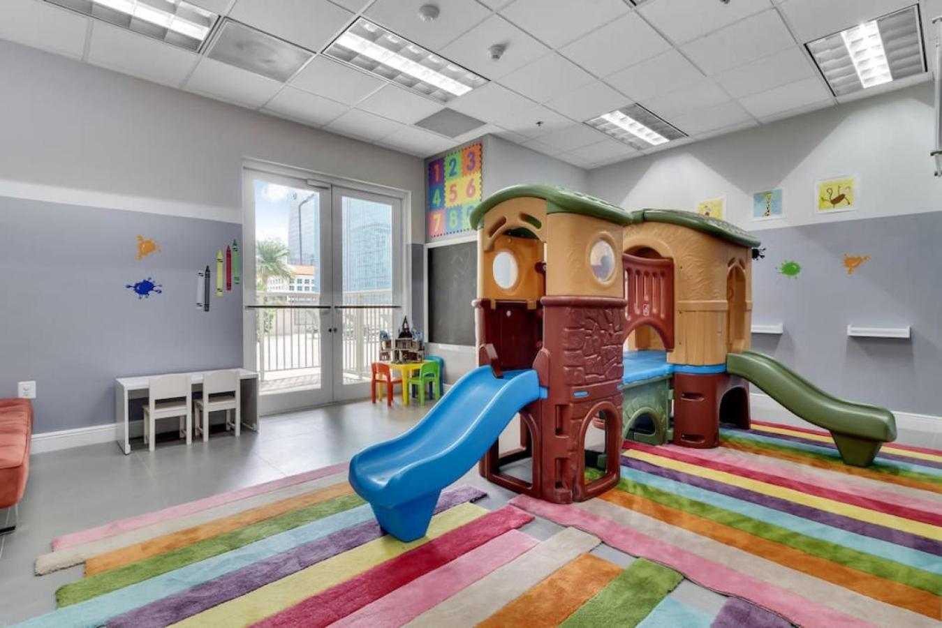 Luxe Brickell Gem With Huge Balcony N Ocean Views *