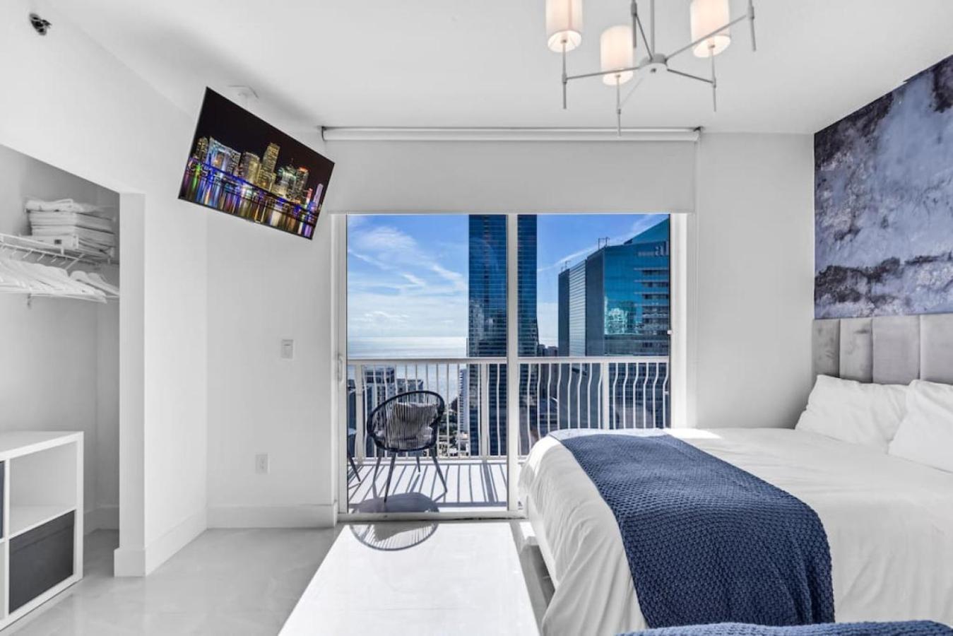 Luxe Brickell Gem With Huge Balcony N Ocean Views Holiday home Miami